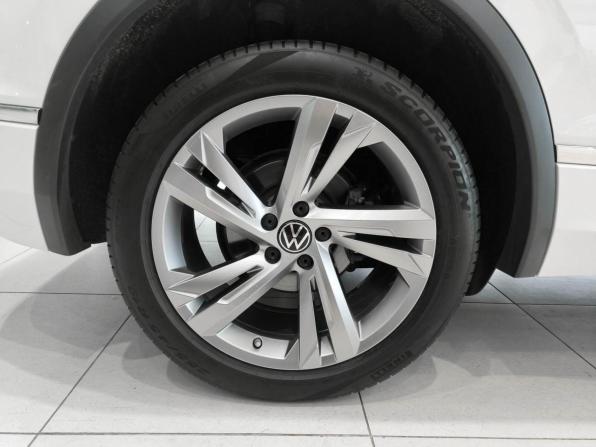 Volkswagen Tiguan II Рестайлинг с пробегом 2021 года, цена 3 720 000 рублей, 106360 км, внедорожник, Автокод Объявления