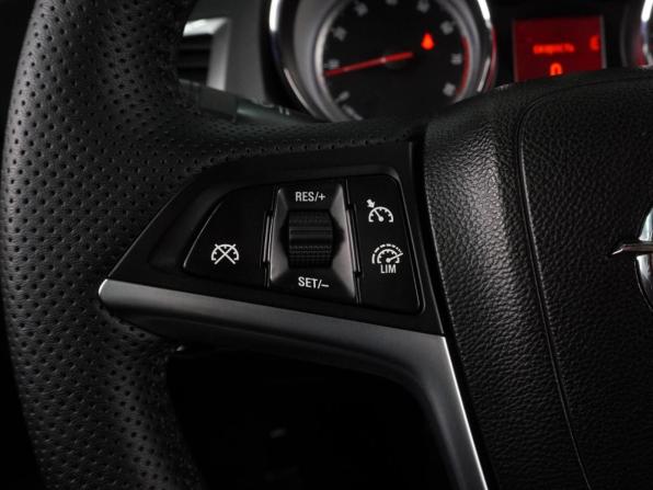 Opel Astra J Рестайлинг с пробегом 2013 года, цена 874 000 рублей, 197484 км, седан, Автокод Объявления
