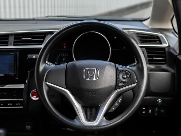 Honda Fit III Рестайлинг с пробегом 2018 года, цена 1 129 000 рублей, 156004 км, хэтчбек, Автокод Объявления