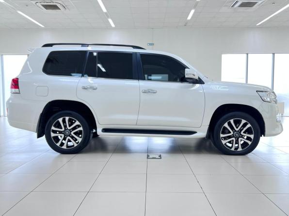 Toyota Land Cruiser 200 Series Рестайлинг 2 с пробегом 2017 года, цена 6 300 000 рублей, 196700 км, внедорожник, Автокод Объявления
