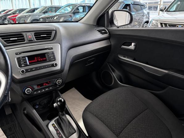 Kia Rio III Рестайлинг с пробегом 2016 года, цена 1 100 000 рублей, 105762 км, седан, Автокод Объявления