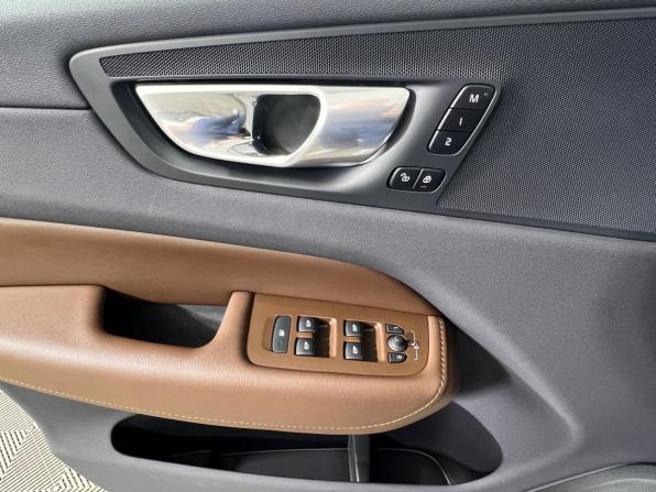 Volvo XC60 II Рестайлинг с пробегом 2023 года, цена 5 249 000 рублей, 28000 км, внедорожник, Автокод Объявления
