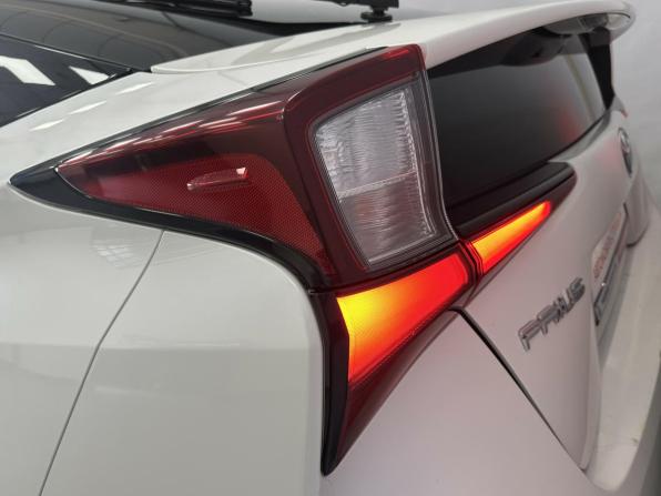 Toyota Prius IV (XW50) с пробегом 2019 года, цена 2 150 000 рублей, 76115 км, лифтбек, Автокод Объявления