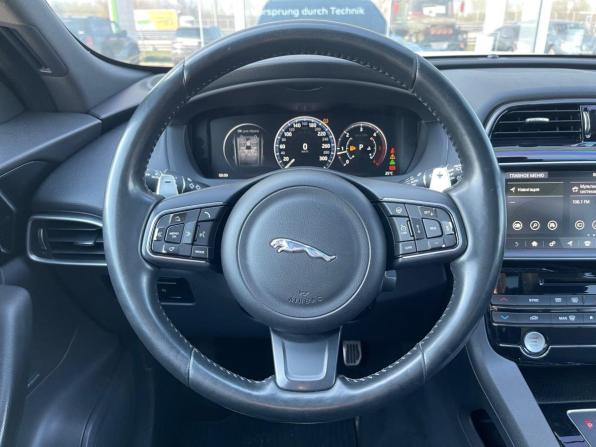 Jaguar F-Pace I с пробегом 2016 года, цена 2 100 000 рублей, 140000 км, внедорожник, Автокод Объявления