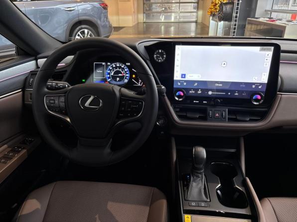Lexus ES VII Рестайлинг 2 с пробегом 2025 года, цена 5 750 000 рублей, 47 км, седан, Автокод Объявления