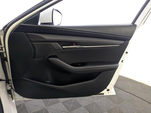 Mazda 3 IV (BP) с пробегом 2019 года, цена 1 990 000 рублей, 87602 км, седан, Автокод Объявления