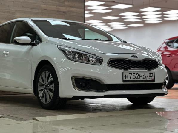 Kia Ceed II Рестайлинг с пробегом 2018 года, цена 1 390 000 рублей, 102020 км, хэтчбек, Автокод Объявления