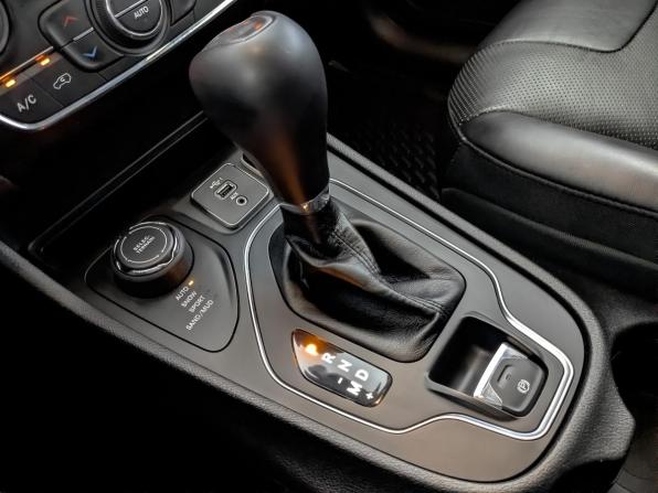 Jeep Cherokee V (KL) Рестайлинг с пробегом 2018 года, цена 2 580 000 рублей, 73810 км, внедорожник, Автокод Объявления