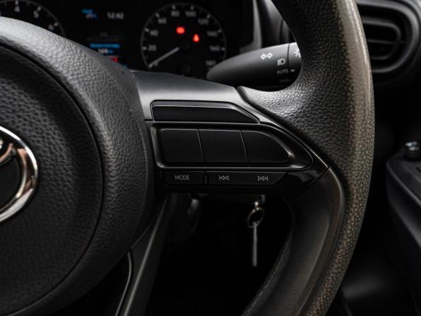 Toyota Yaris IV с пробегом 2020 года, цена 1 240 000 рублей, 47566 км, хэтчбек, Автокод Объявления