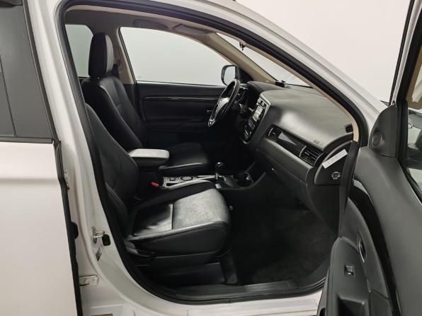 Mitsubishi Outlander III Рестайлинг 2 с пробегом 2016 года, цена 1 599 000 рублей, 176266 км, внедорожник, Автокод Объявления