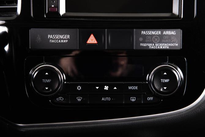 Mitsubishi Outlander III Рестайлинг 2 с пробегом 2017 года, цена 1 959 000 рублей, 182000 км, внедорожник, Автокод Объявления