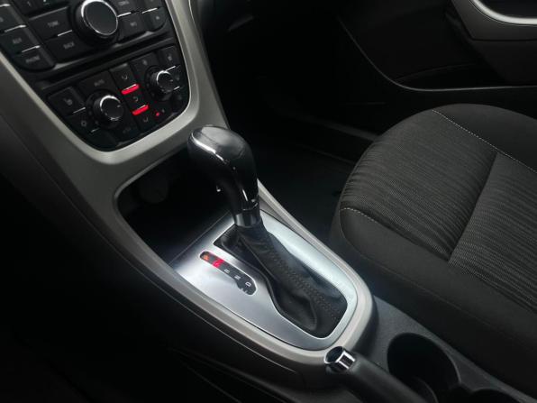 Opel Astra J с пробегом 2011 года, цена 679 000 рублей, 193000 км, хэтчбек, Автокод Объявления