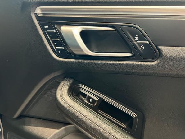 Porsche Macan I Рестайлинг с пробегом 2019 года, цена 3 649 000 рублей, 176000 км, внедорожник, Автокод Объявления