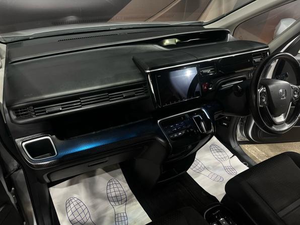 Honda Stepwgn V Рестайлинг с пробегом 2018 года, цена 2 100 000 рублей, 130000 км, минивэн, Автокод Объявления