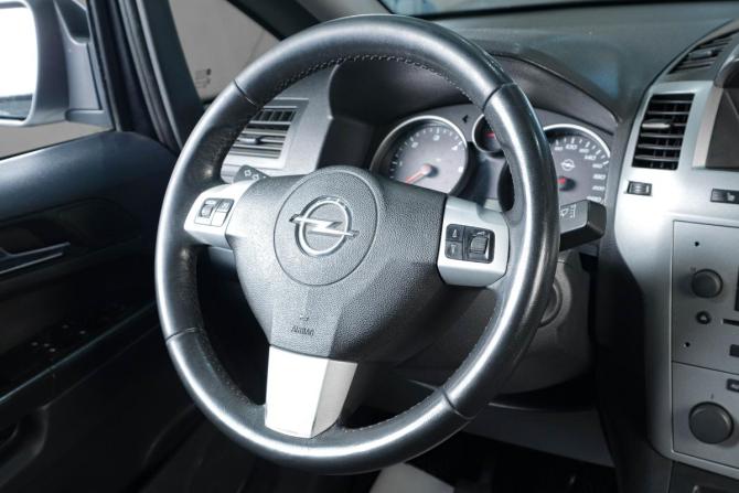 Opel Zafira B Рестайлинг с пробегом 2013 года, цена 939 000 рублей, 291356 км, компактвэн, Автокод Объявления