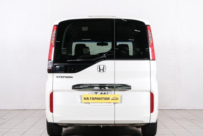 Honda Stepwgn V с пробегом 2015 года, цена 1 749 000 рублей, 123000 км, минивэн, Автокод Объявления