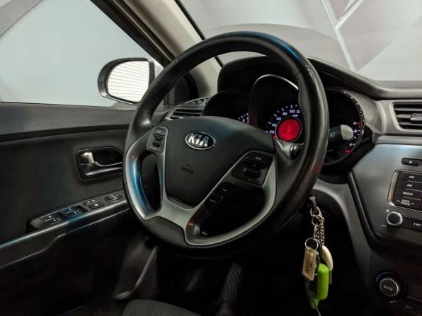 Kia Rio III Рестайлинг с пробегом 2015 года, цена 945 000 рублей, 140411 км, седан, Автокод Объявления