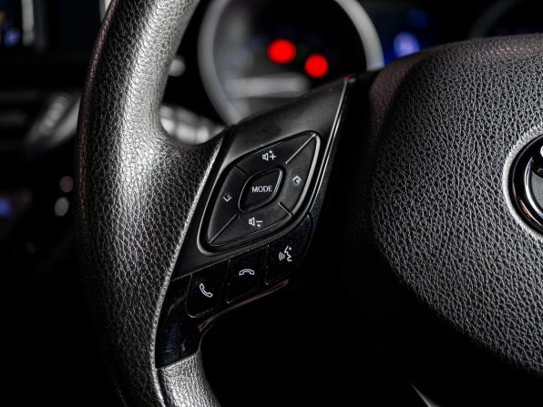 Toyota C-HR I с пробегом 2019 года, цена 1 815 000 рублей, 120710 км, внедорожник, Автокод Объявления