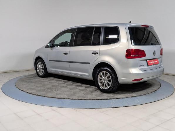 Volkswagen Touran I Рестайлинг 2 с пробегом 2011 года, цена 859 900 рублей, 211800 км, компактвэн, Автокод Объявления