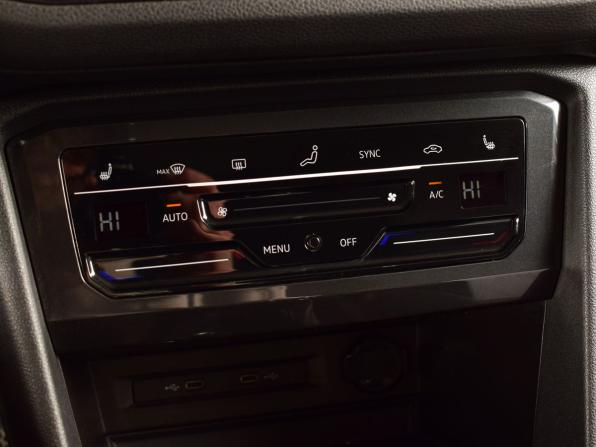 Volkswagen Tiguan II Рестайлинг с пробегом 2021 года, цена 2 190 999 рублей, 259482 км, внедорожник, Автокод Объявления
