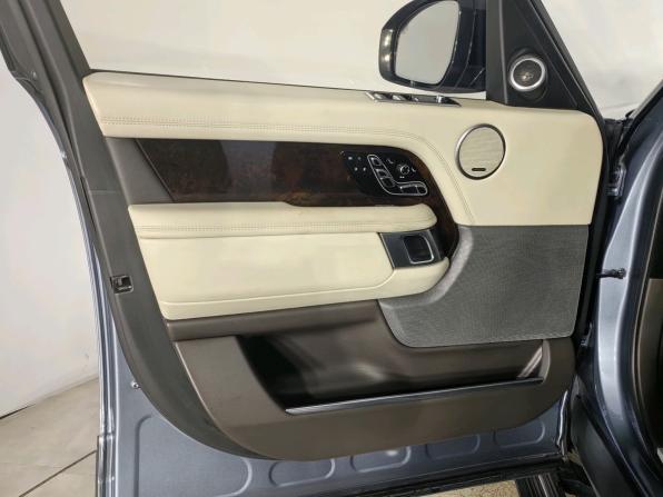 Land Rover Range Rover IV Рестайлинг с пробегом 2018 года, цена 6 700 000 рублей, 220000 км, внедорожник, Автокод Объявления