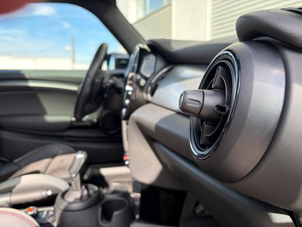 Mini Hatch III (F55/F56) Рестайлинг 2 с пробегом 2021 года, цена 3 455 000 рублей, 77650 км, хэтчбек, Автокод Объявления