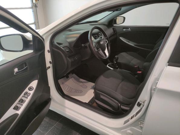 Hyundai Solaris I с пробегом 2013 года, цена 659 000 рублей, 117270 км, седан, Автокод Объявления