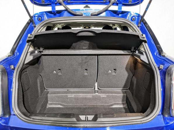 Mini Hatch III (F55/F56) Рестайлинг с пробегом 2019 года, цена 2 095 000 рублей, 43219 км, хэтчбек, Автокод Объявления