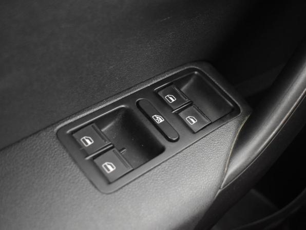 Volkswagen Polo V Рестайлинг с пробегом 2016 года, цена 845 200 рублей, 193794 км, седан, Автокод Объявления