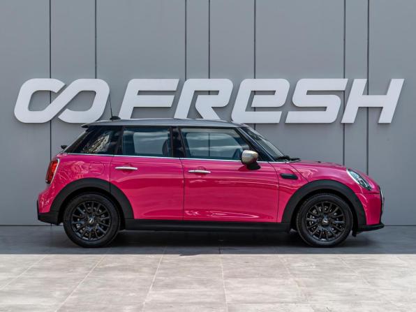 Mini Hatch III (F55/F56) Рестайлинг 2 с пробегом 2021 года, цена 2 795 000 рублей, 12126 км, хэтчбек, Автокод Объявления