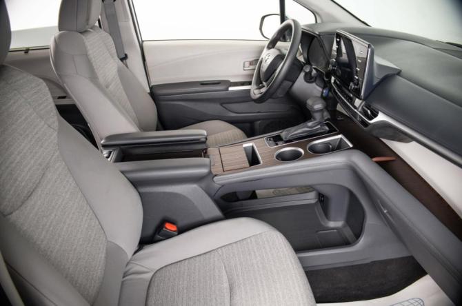 Toyota Sienna IV с пробегом 2021 года, цена 3 899 000 рублей, 5000 км, минивэн, Автокод Объявления