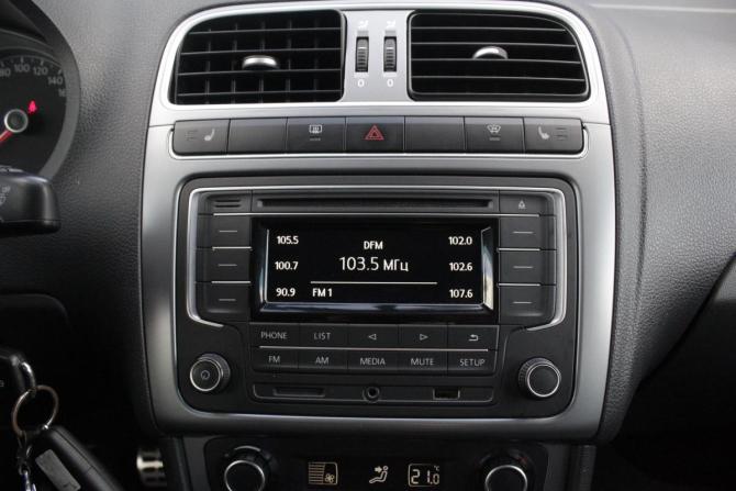 Volkswagen Polo V Рестайлинг с пробегом 2016 года, цена 1 145 000 рублей, 133496 км, седан, Автокод Объявления