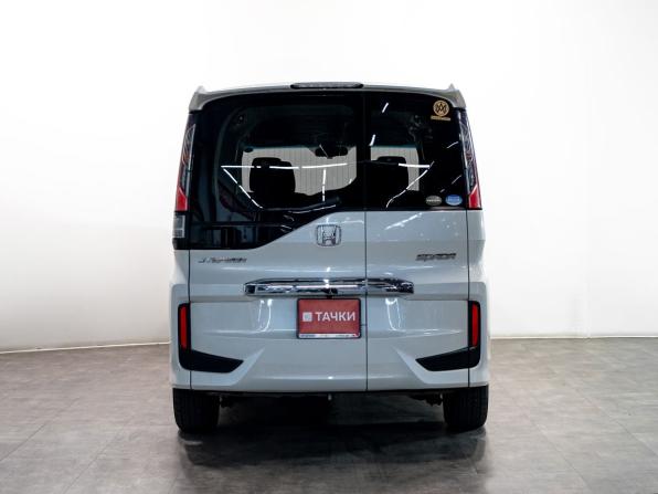 Honda Stepwgn V Рестайлинг с пробегом 2020 года, цена 2 360 000 рублей, 98700 км, минивэн, Автокод Объявления