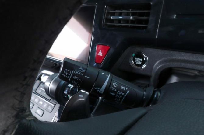 Honda Stepwgn V Рестайлинг с пробегом 2018 года, цена 2 579 000 рублей, 92224 км, минивэн, Автокод Объявления