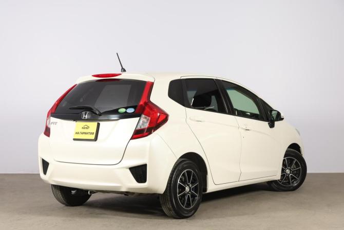 Honda Fit III Рестайлинг с пробегом 2017 года, цена 1 179 000 рублей, 101000 км, хэтчбек, Автокод Объявления
