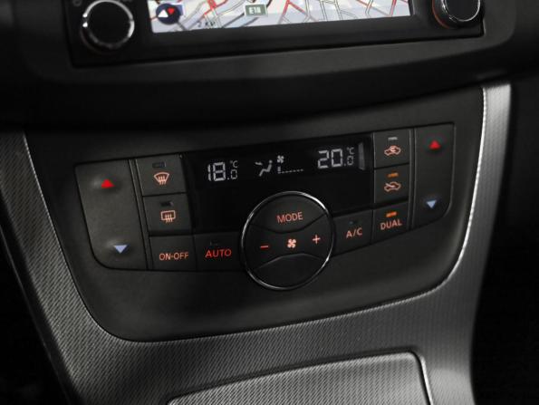 Nissan Tiida II с пробегом 2015 года, цена 1 249 000 рублей, 67025 км, хэтчбек, Автокод Объявления