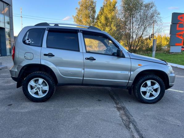 Chevrolet Niva I Рестайлинг с пробегом 2011 года, цена 530 000 рублей, 154265 км, внедорожник, Автокод Объявления
