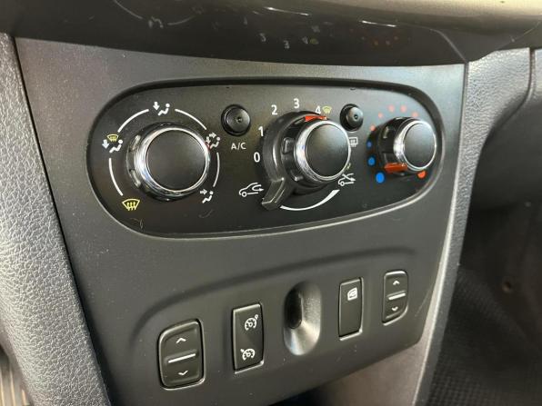 Renault Logan II с пробегом 2017 года, цена 739 540 рублей, 79380 км, седан, Автокод Объявления