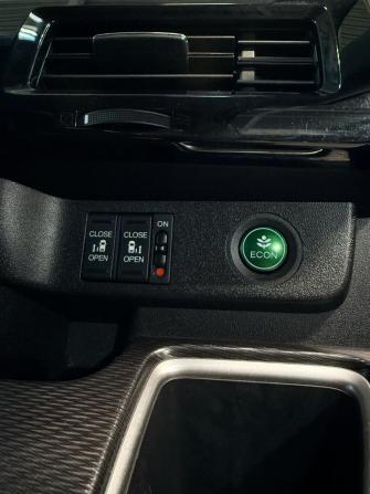 Honda Stepwgn V Рестайлинг с пробегом 2017 года, цена 2 149 000 рублей, 127258 км, минивэн, Автокод Объявления