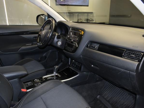 Mitsubishi Outlander III Рестайлинг 3 с пробегом 2019 года, цена 2 240 000 рублей, 128056 км, внедорожник, Автокод Объявления