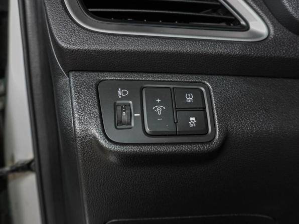 Hyundai Solaris II с пробегом 2017 года, цена 1 339 000 рублей, 135976 км, седан, Автокод Объявления