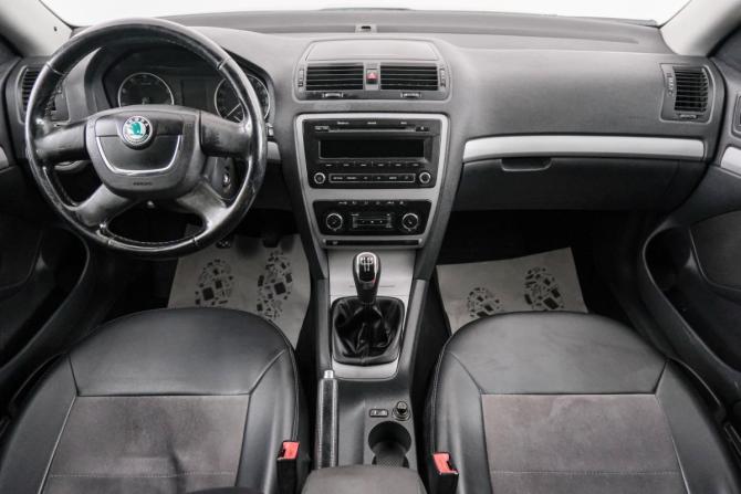 Skoda Octavia II (A5) Рестайлинг с пробегом 2012 года, цена 829 000 рублей, 210000 км, лифтбек, Автокод Объявления