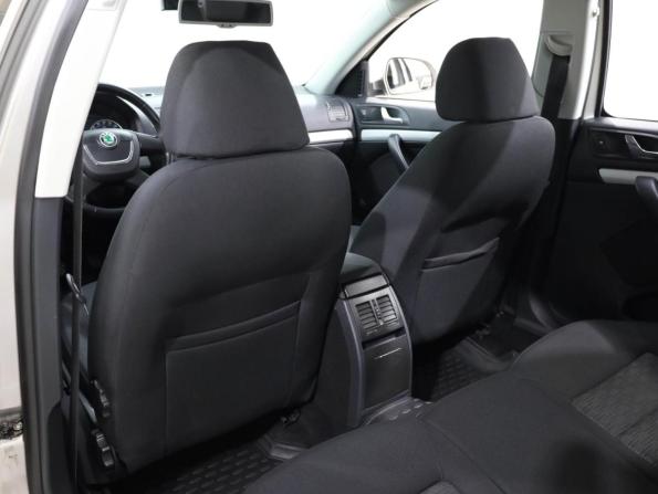 Skoda Octavia II (A5) Рестайлинг с пробегом 2011 года, цена 929 000 рублей, 132036 км, лифтбек, Автокод Объявления