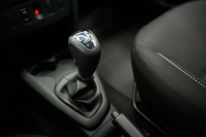 Renault Sandero II с пробегом 2015 года, цена 988 000 рублей, 77000 км, хэтчбек, Автокод Объявления