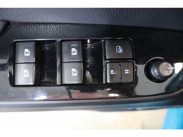 Toyota Prius IV (XW50) с пробегом 2017 года, цена 1 908 900 рублей, 215298 км, лифтбек, Автокод Объявления