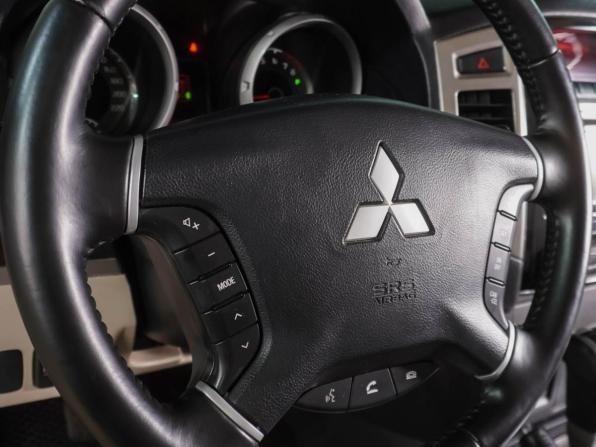 Mitsubishi Pajero IV Рестайлинг 2 с пробегом 2017 года, цена 3 099 000 рублей, 124135 км, внедорожник, Автокод Объявления