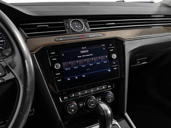 Volkswagen Passat B8 с пробегом 2018 года, цена 1 790 000 рублей, 201670 км, седан, Автокод Объявления
