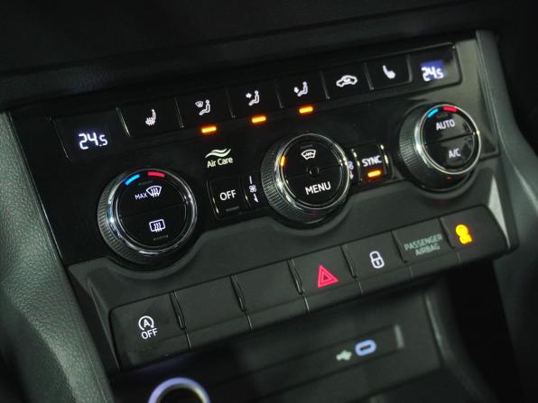 Skoda Karoq I с пробегом 2020 года, цена 2 279 000 рублей, 94400 км, внедорожник, Автокод Объявления