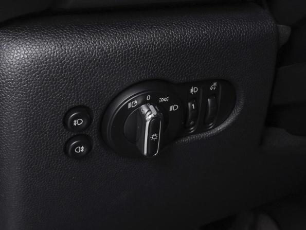 Mini Hatch III (F55/F56) Рестайлинг с пробегом 2018 года, цена 2 099 000 рублей, 66501 км, хэтчбек, Автокод Объявления