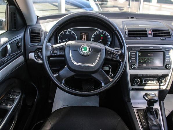 Skoda Octavia II (A5) Рестайлинг с пробегом 2011 года, цена 830 000 рублей, 165000 км, лифтбек, Автокод Объявления